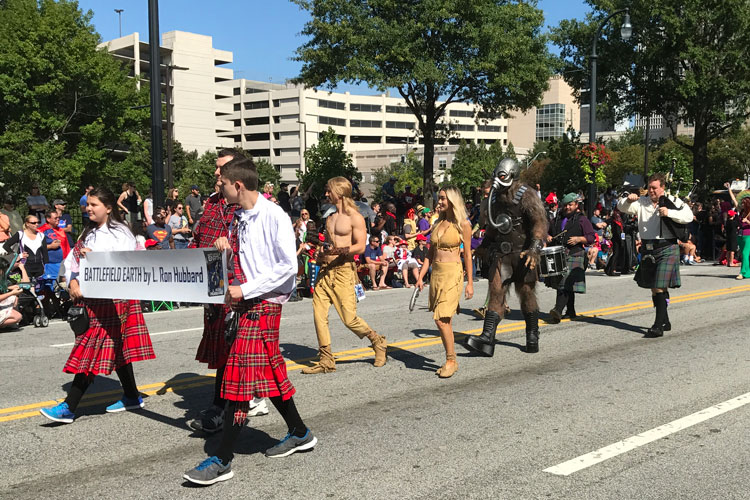 Battlefield Earth characters in the Dragon Con 2017 parade