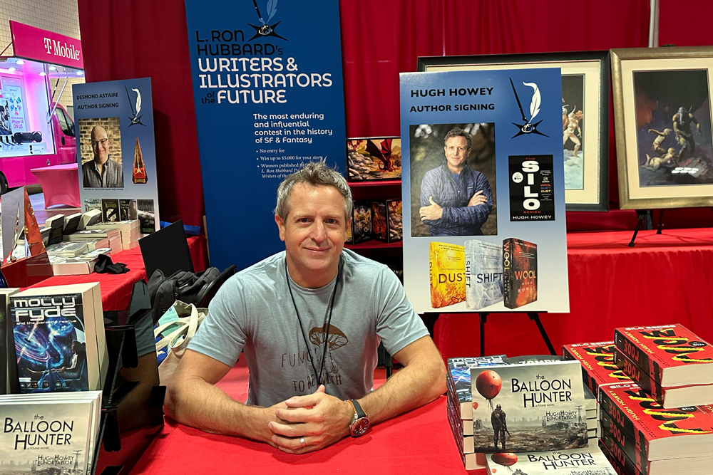 Hughg Howey at Tampa Comic Con